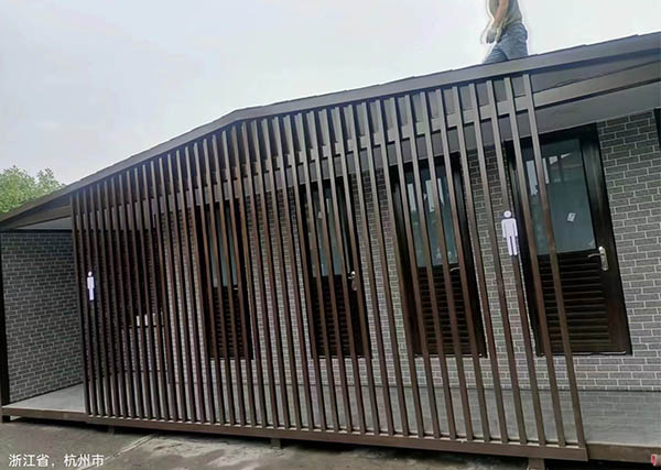 金屬雕花板衛生間